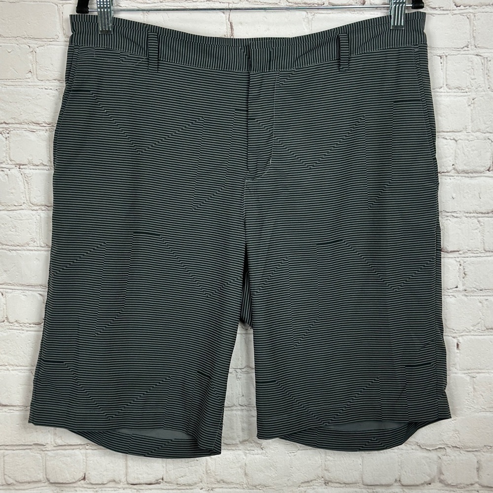 Nike Golf Dri-Fit Standard Fit striped active stretch shorts, sz 34, GUC